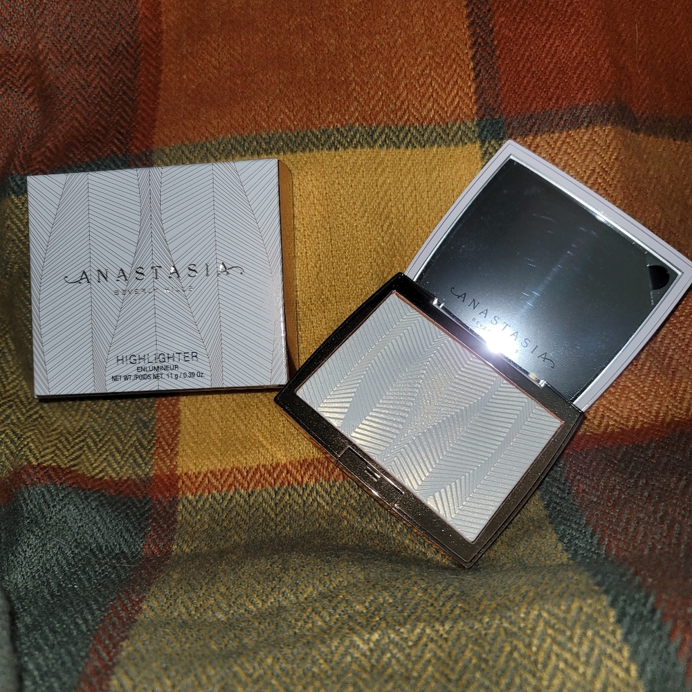 Anastasia Beverly Hills Iced Out Highlight